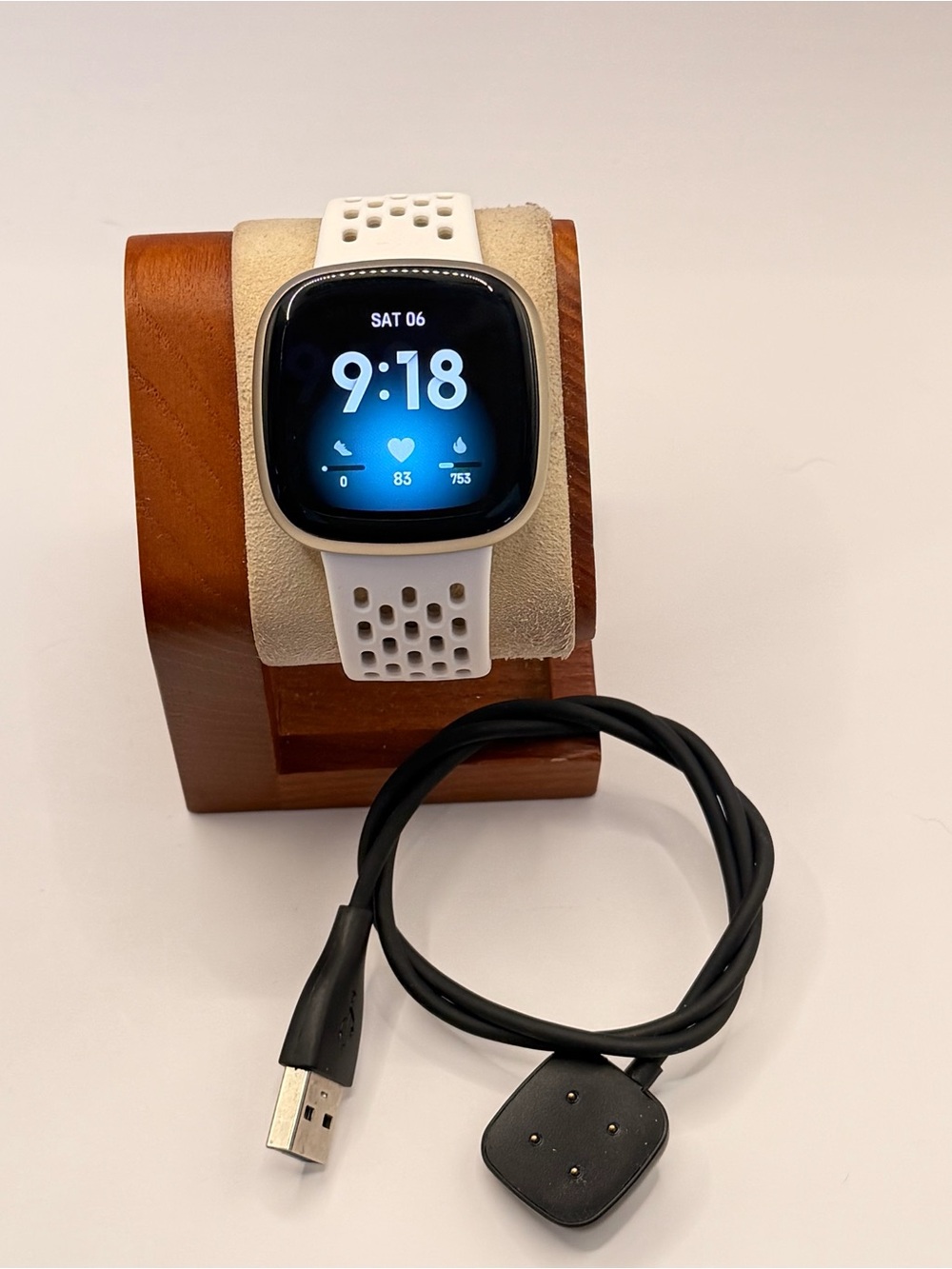 Fitbit Versa 3, Excellent, Gold Case, Charger Included, Tested, Fitness Tracker